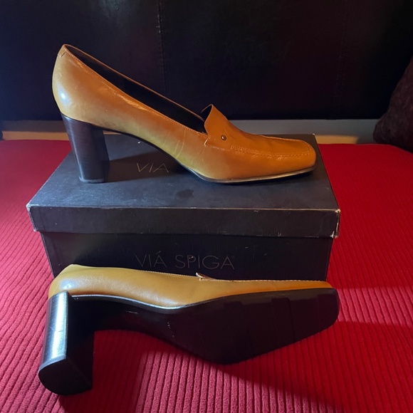 Stylish, classic Via Spiga shoes - Picture 1 of 3